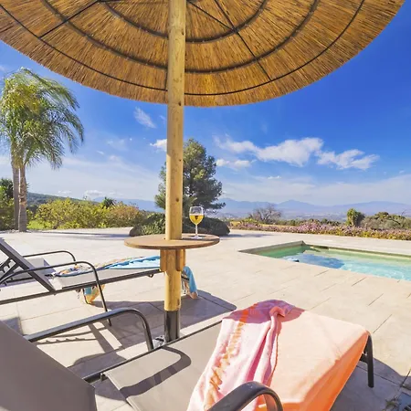Holiday home Cubo's Entrepinos